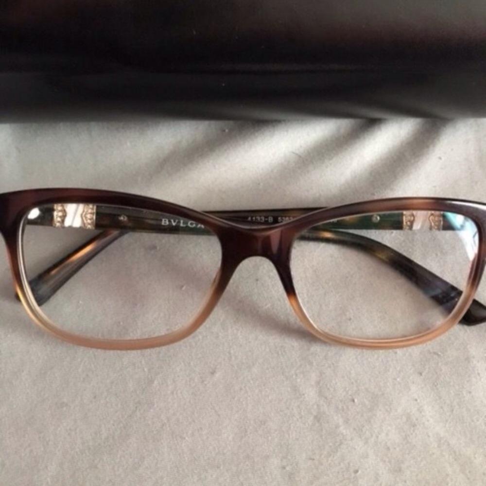 Women's personality frames